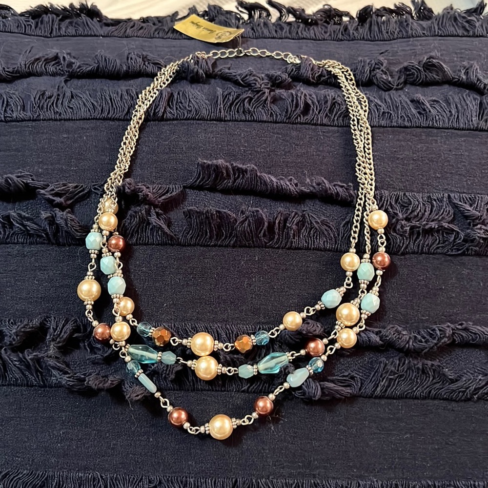 NWT premier designs short necklace